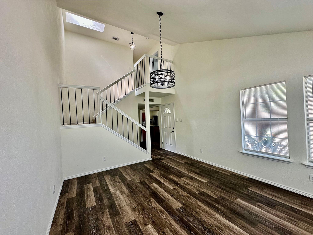 4617 Waterway Dr N - Photo 3 of 27