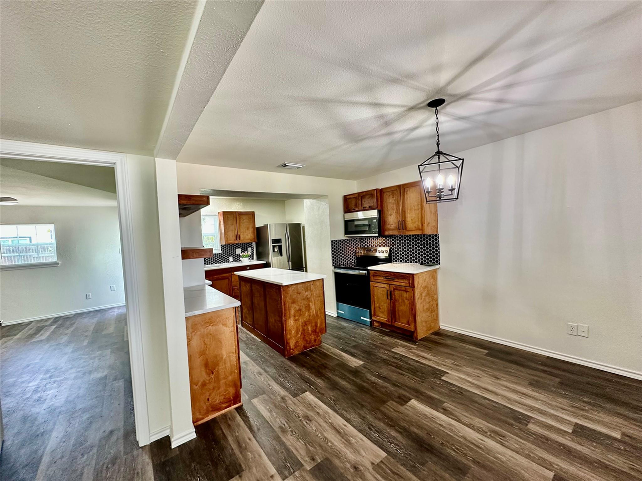 4617 Waterway Dr N - Photo 4 of 27
