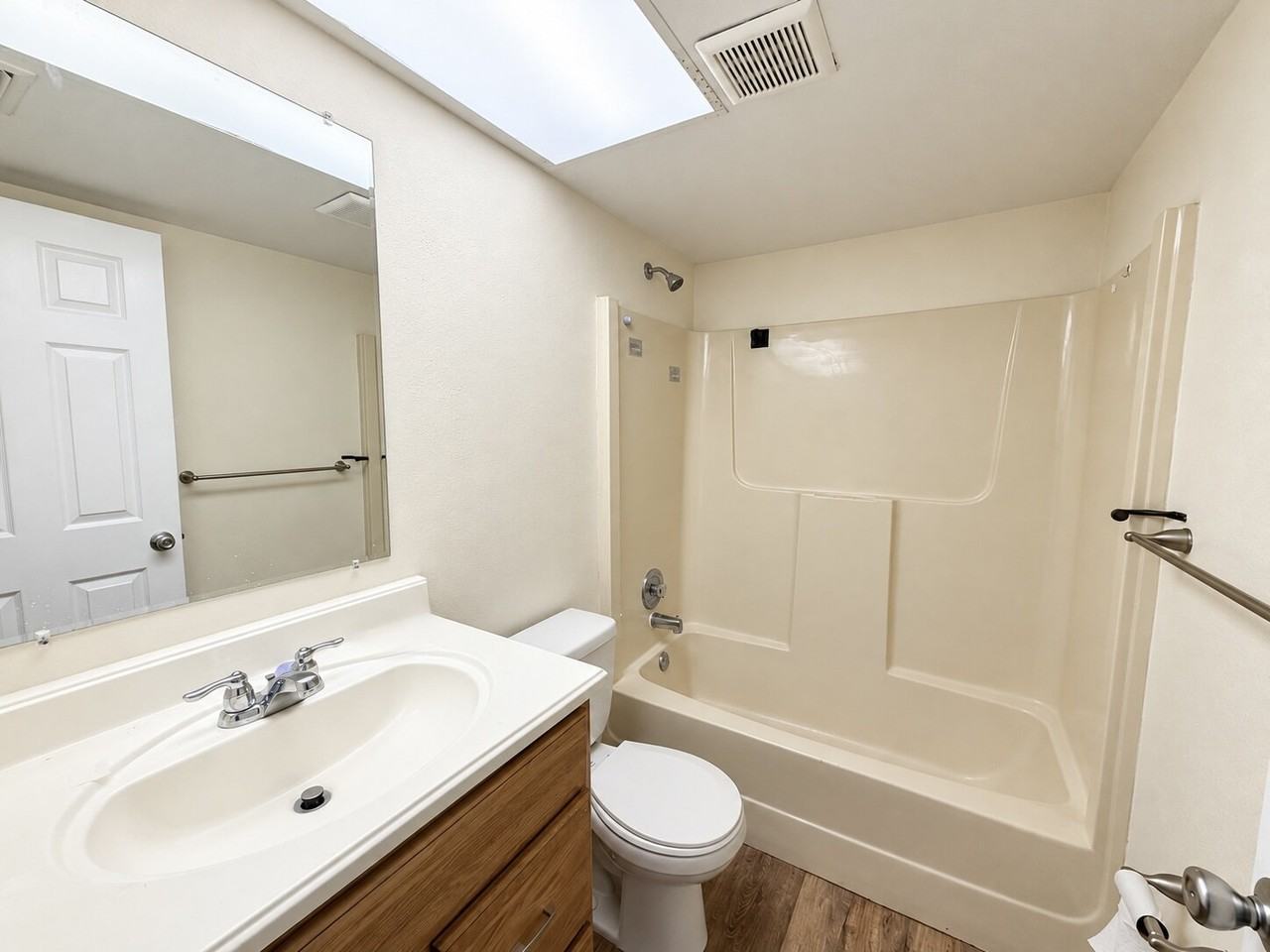 1340 Markham Ave - Photo 6 of 20