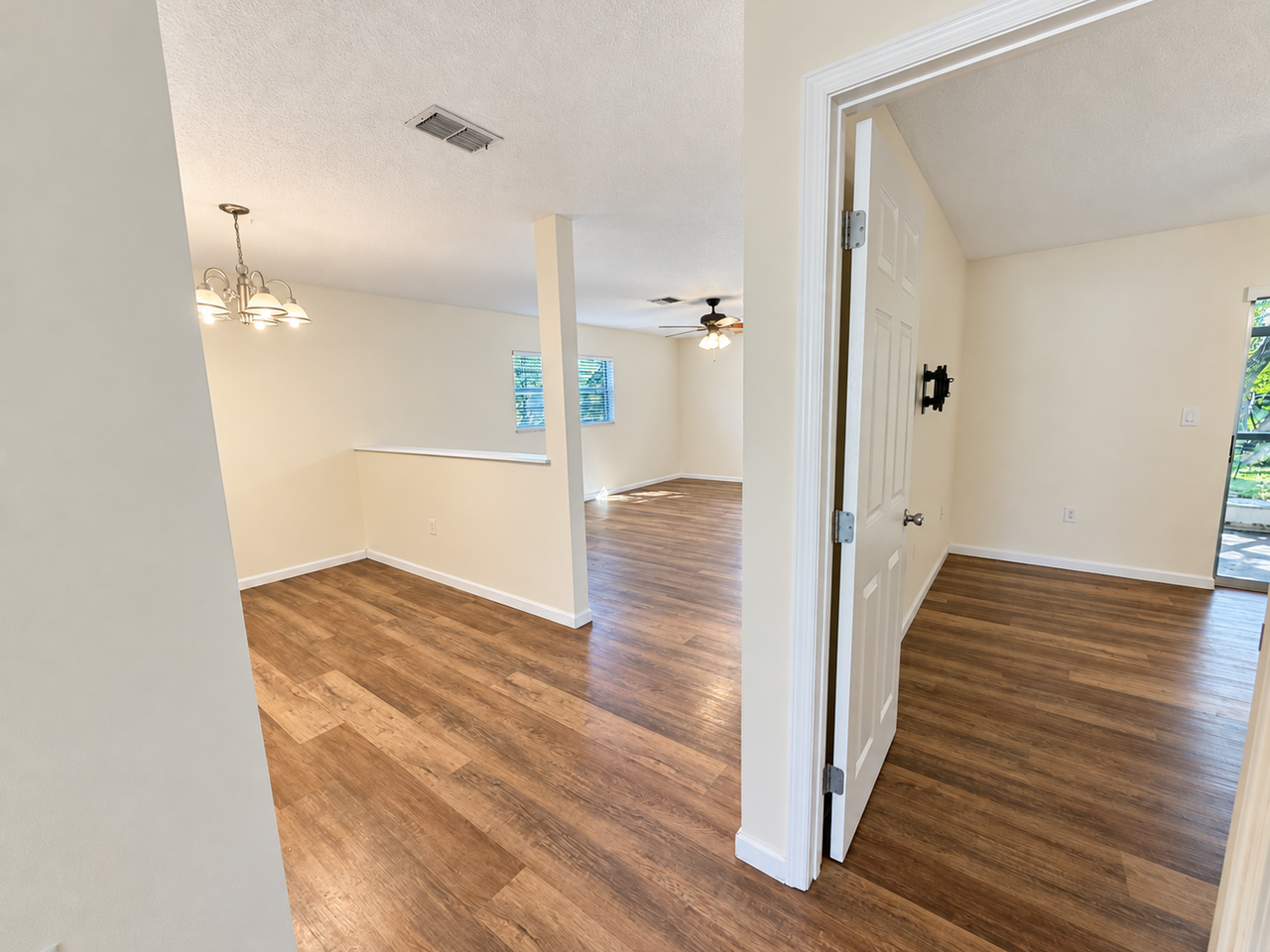 1340 Markham Ave - Photo 7 of 20