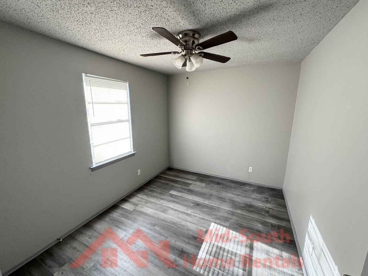 487 Williams Ave Apt 4 - Photo 4 of 7