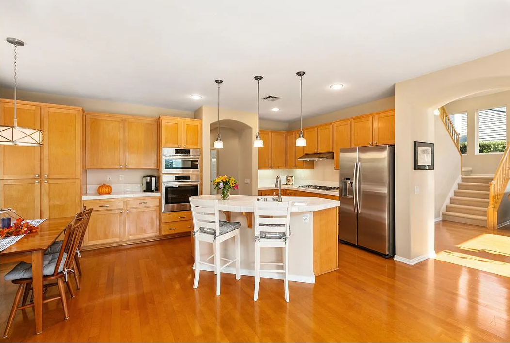 3884 Rockfield Ct - Photo 4 of 8