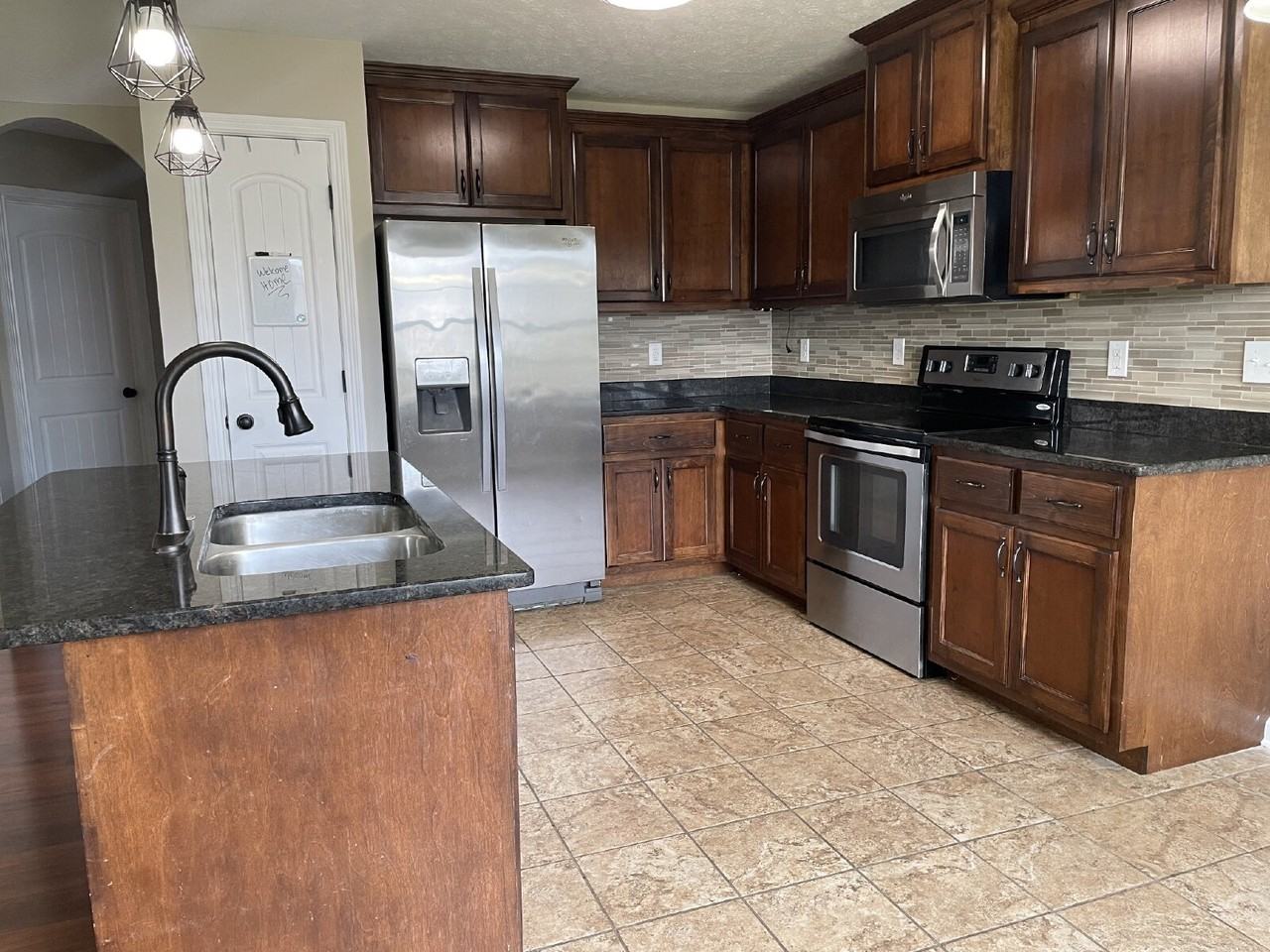 1187 Freedom Dr - Photo 4 of 15
