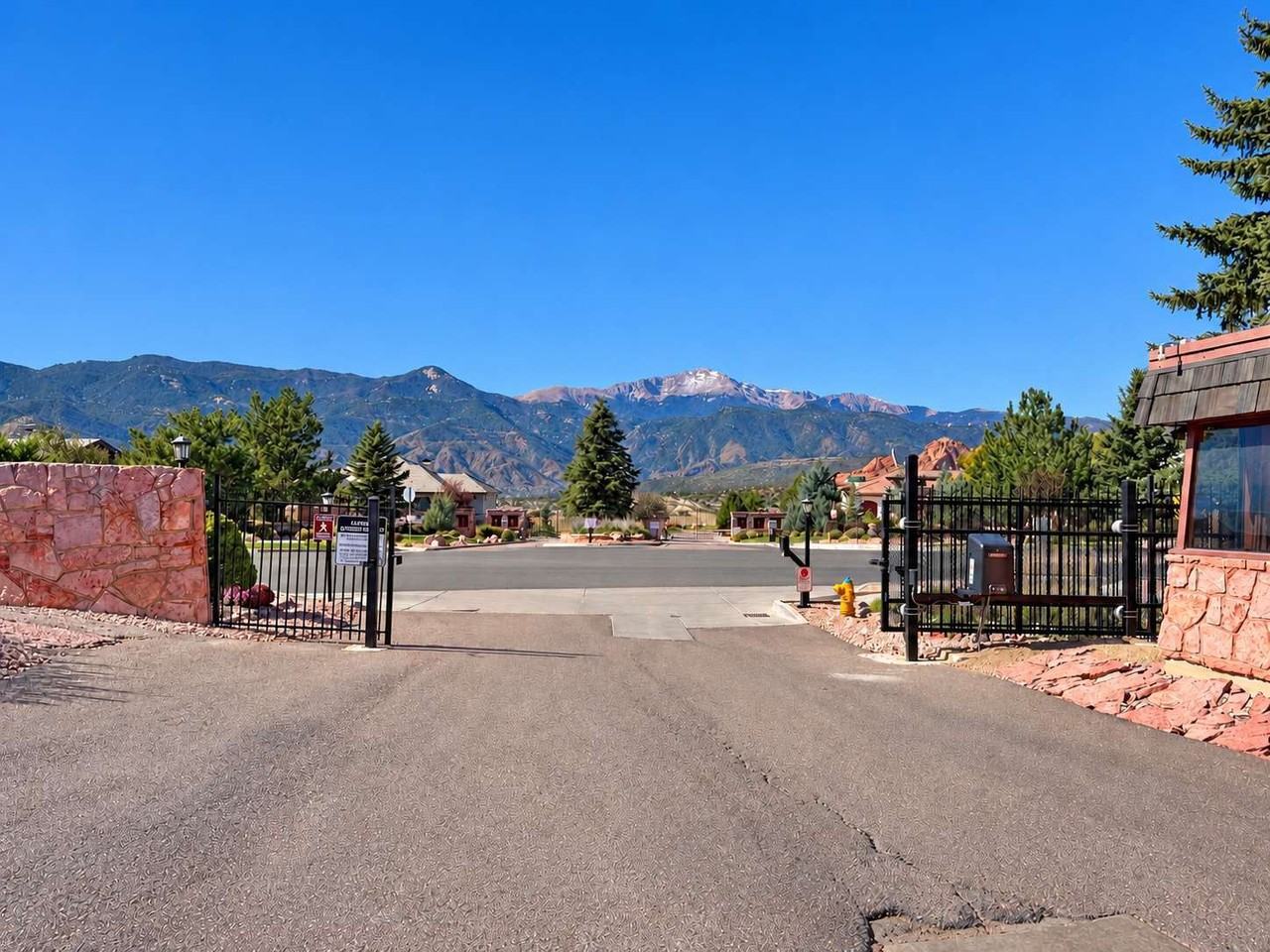 2979 Mesa Rd #B - Photo 2 of 12