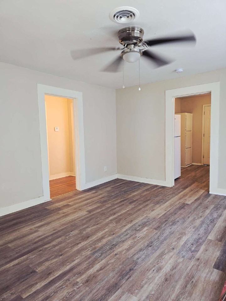 1127 W Procter St - Photo 3 of 9