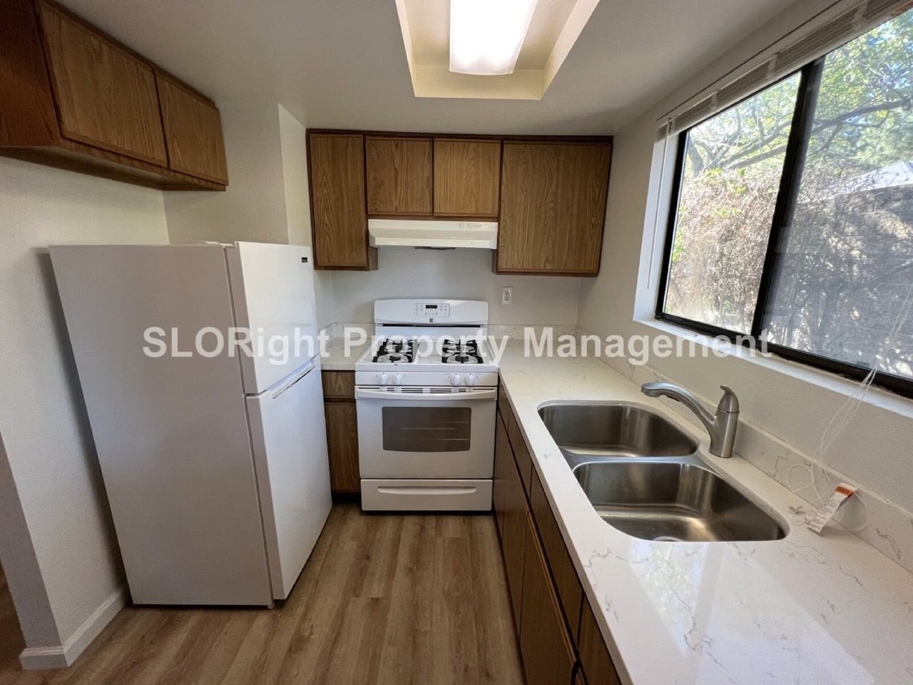 2975 Rockview Pl - Photo 5 of 16