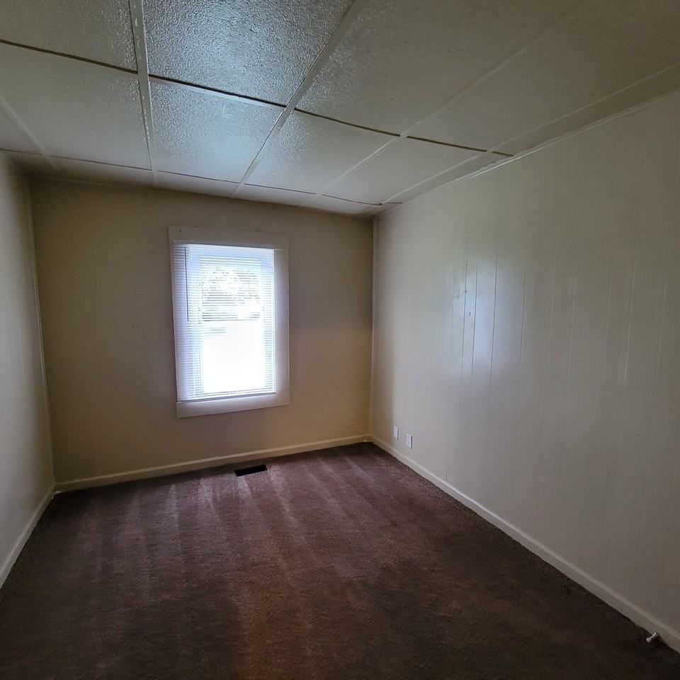 1501 S Kiel Ave - Photo 2 of 8
