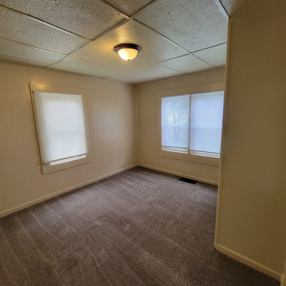 1501 S Kiel Ave - Photo 5 of 8