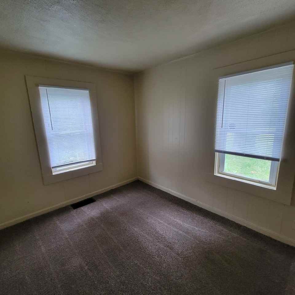 1501 S Kiel Ave - Photo 6 of 8