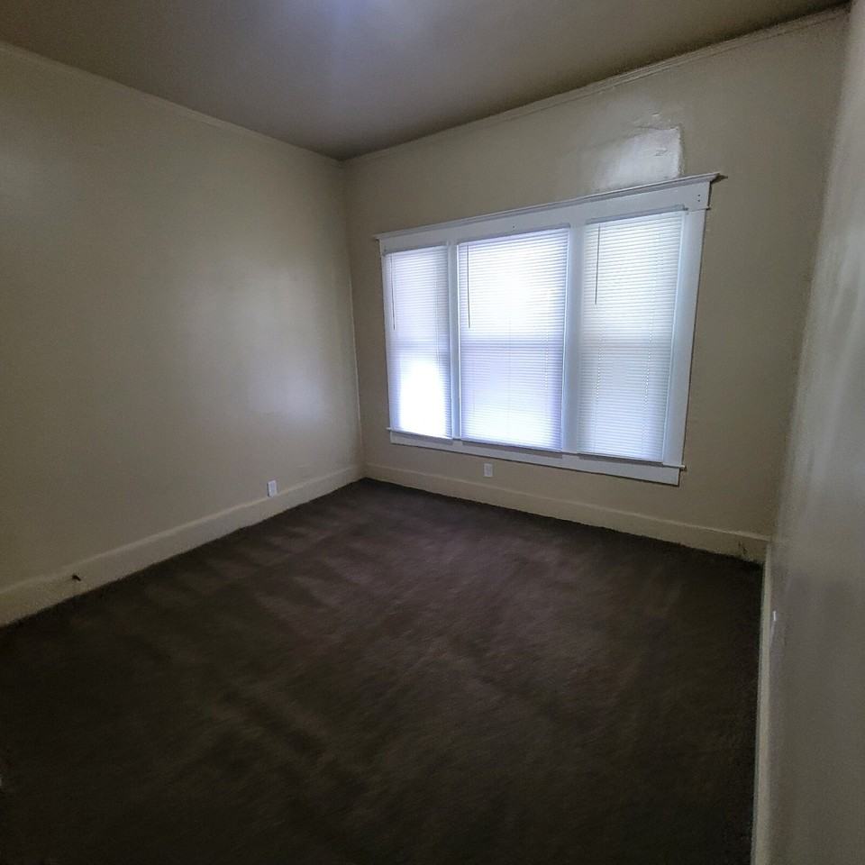 1122 S Reisner St - Photo 2 of 11
