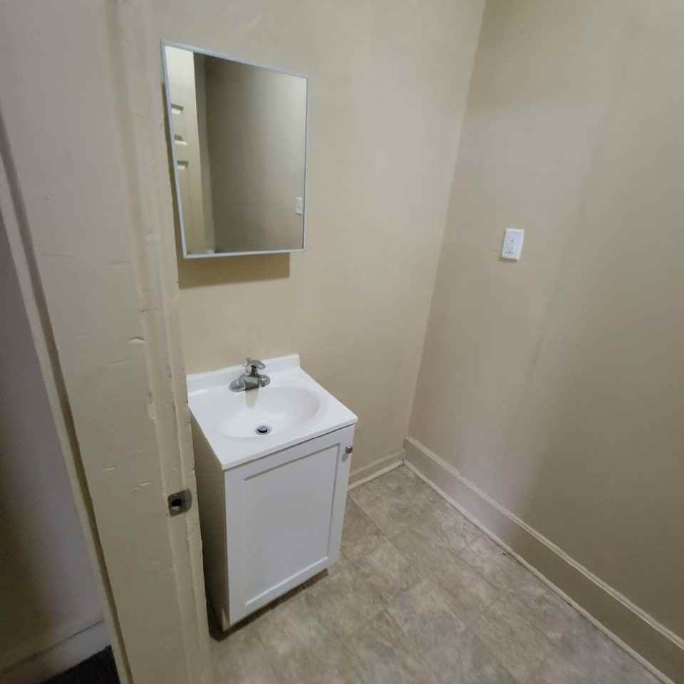 1122 S Reisner St - Photo 3 of 11