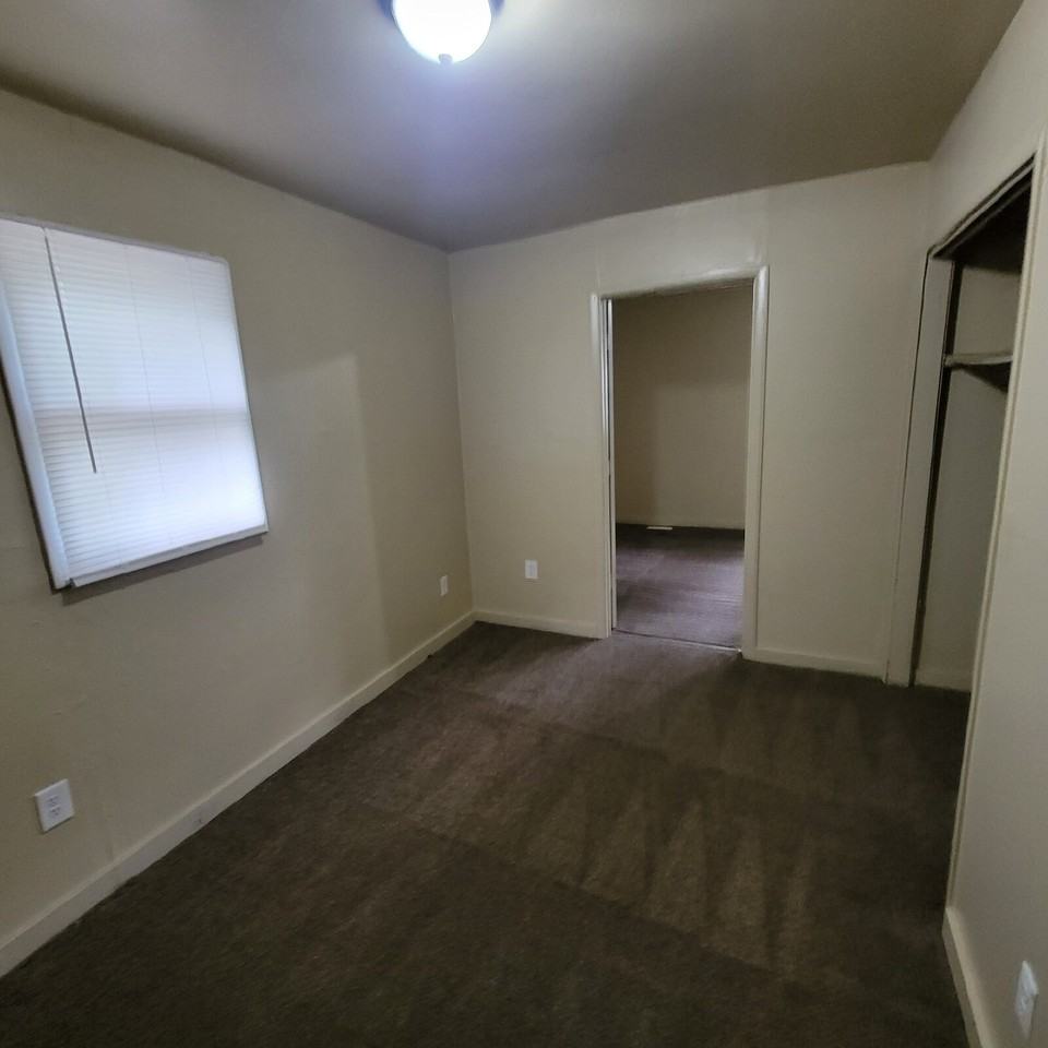 1122 S Reisner St - Photo 5 of 11
