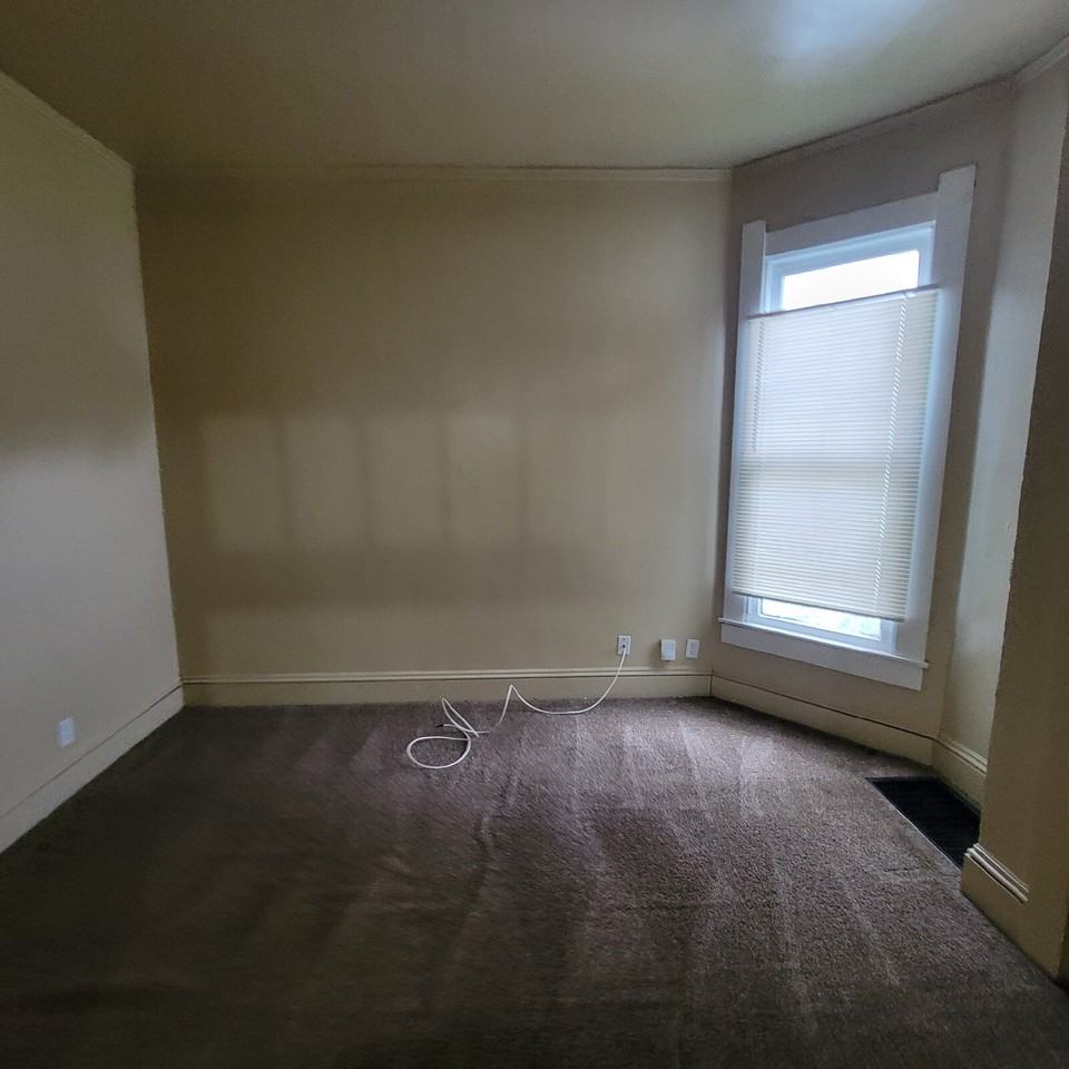 1122 S Reisner St - Photo 6 of 11