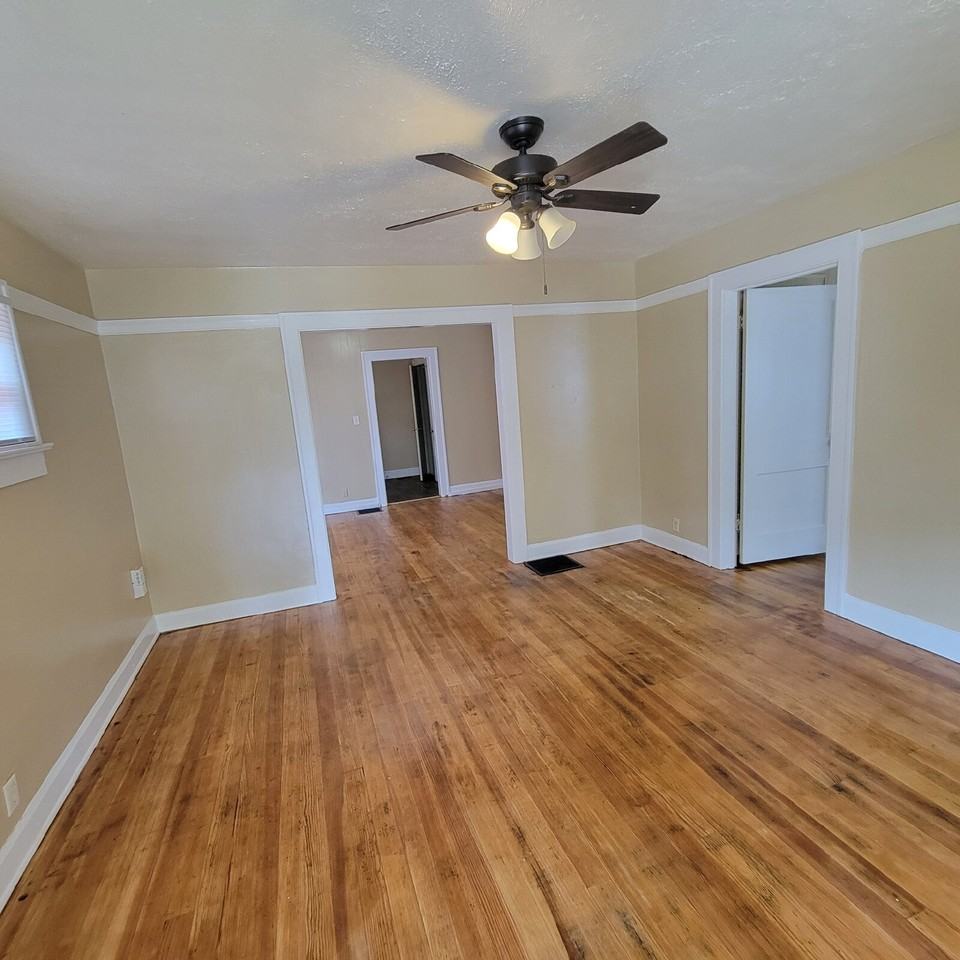 726 N Exeter Ave - Photo 5 of 7
