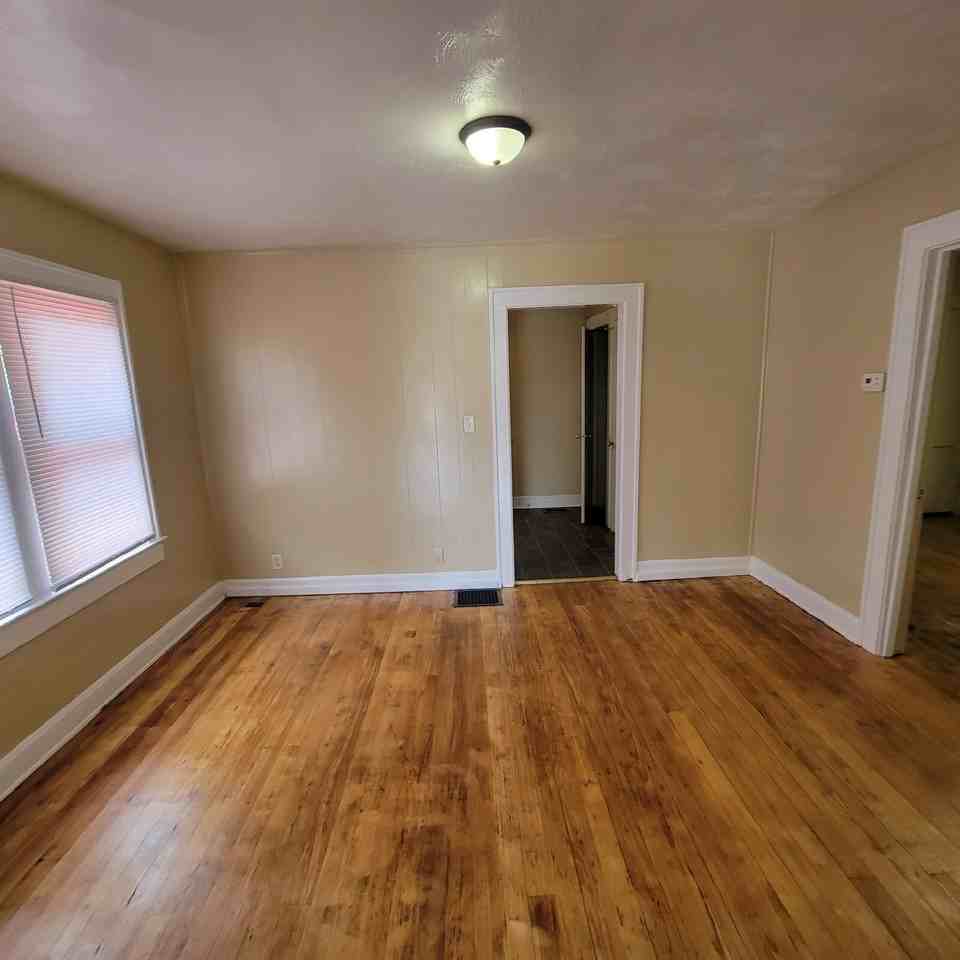 726 N Exeter Ave - Photo 6 of 7