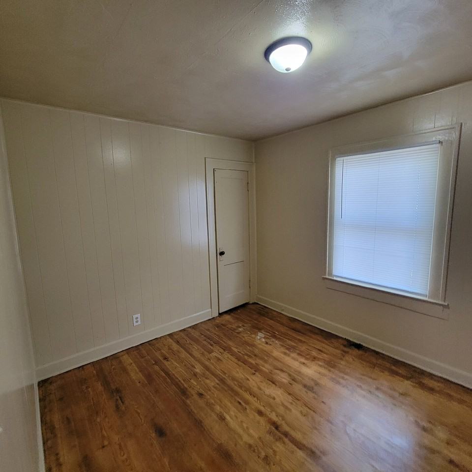 726 N Exeter Ave - Photo 7 of 7