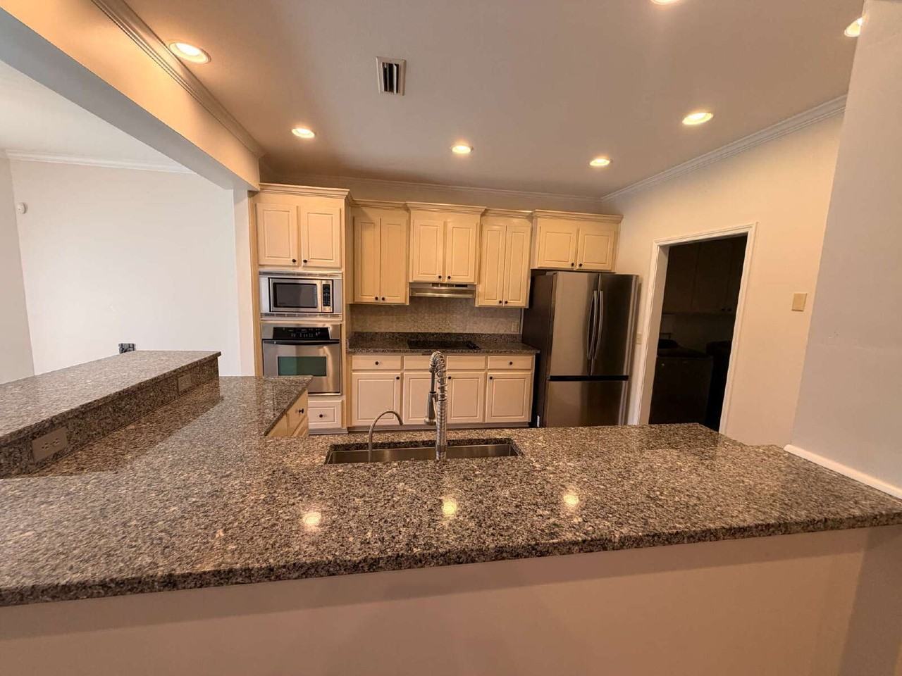 239 Veritas Dr - Photo 4 of 15