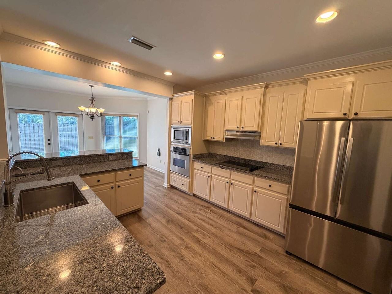 239 Veritas Dr - Photo 5 of 15