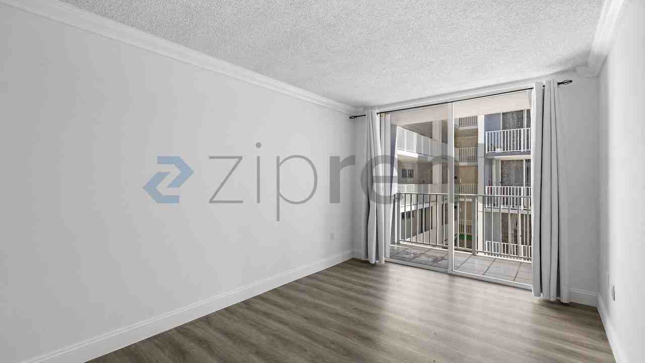 126 Sw 17th Rd #409 - Photo 6 of 23