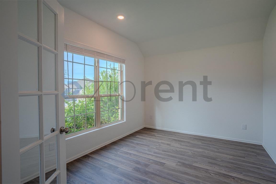 5027 Viridian Forest Dr - Photo 7 of 34