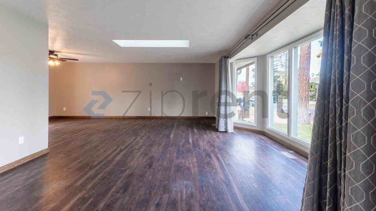 8621 N Pamela St - Photo 4 of 38