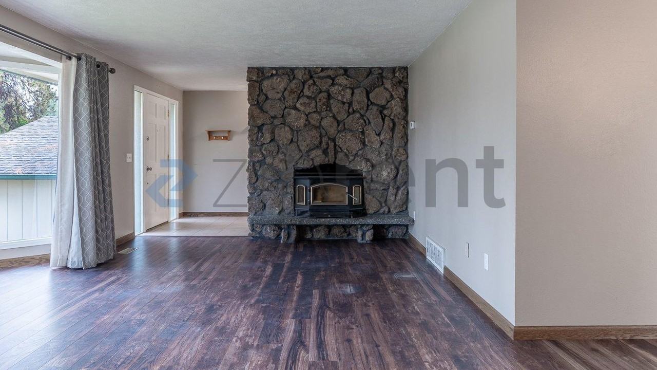 8621 N Pamela St - Photo 5 of 38