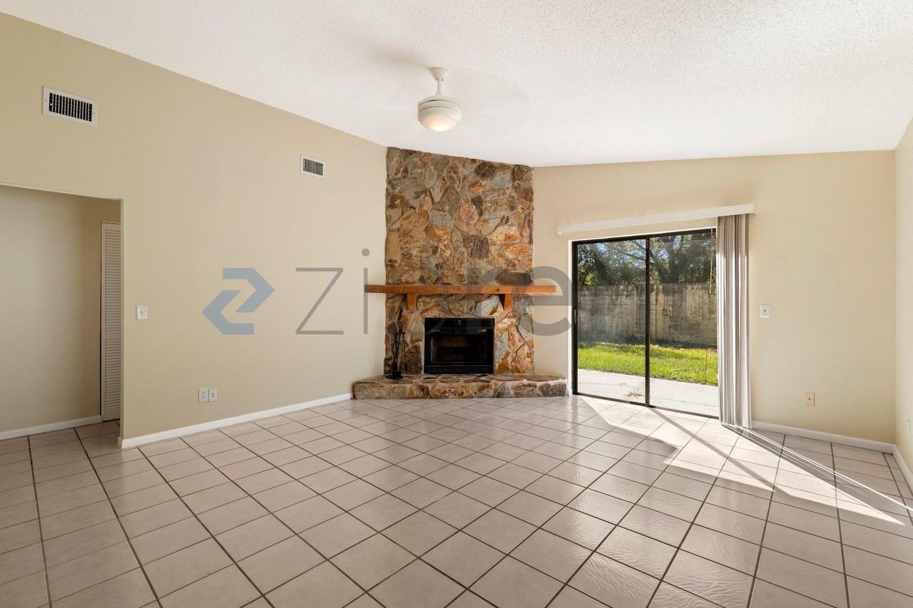 1947 Gregory Dr - Photo 5 of 22