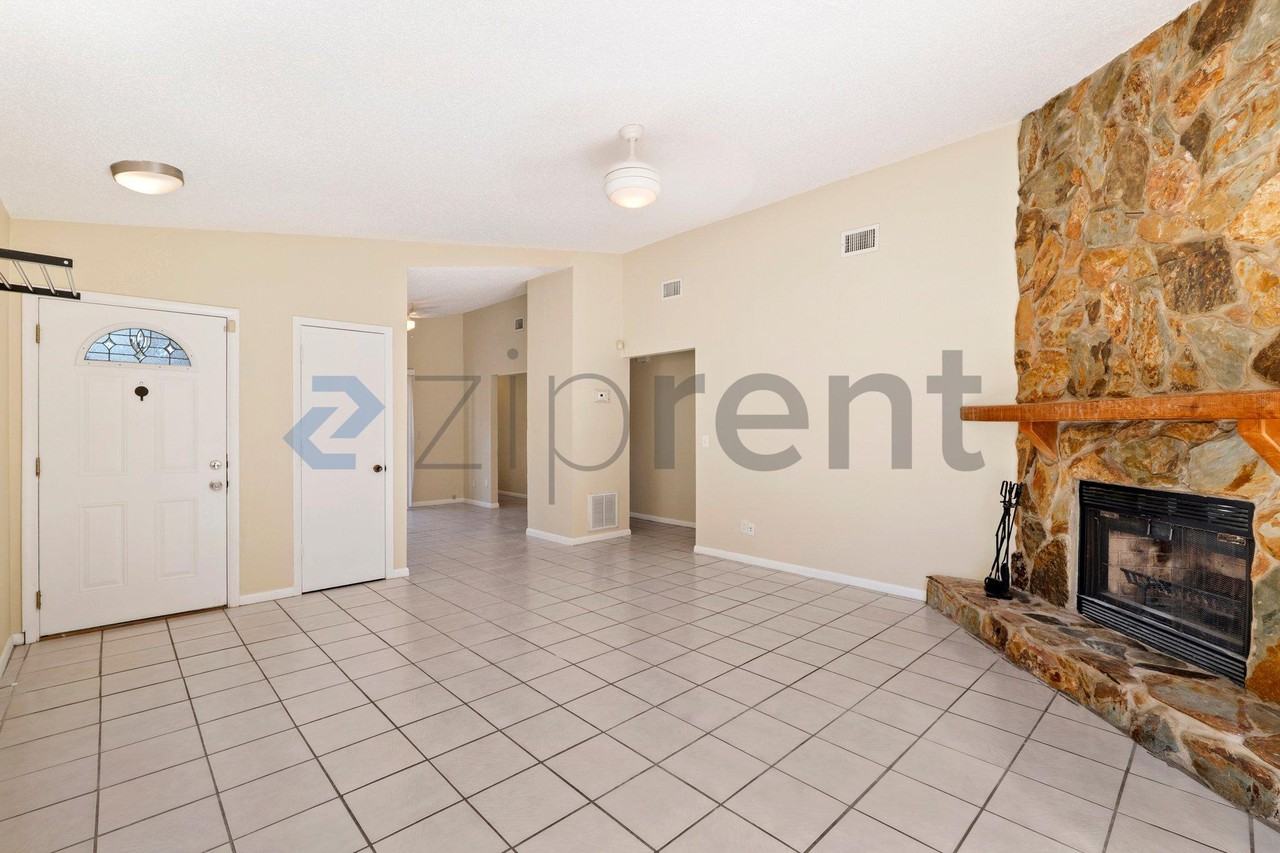1947 Gregory Dr - Photo 6 of 22