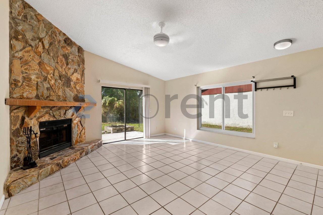 1947 Gregory Dr - Photo 7 of 22