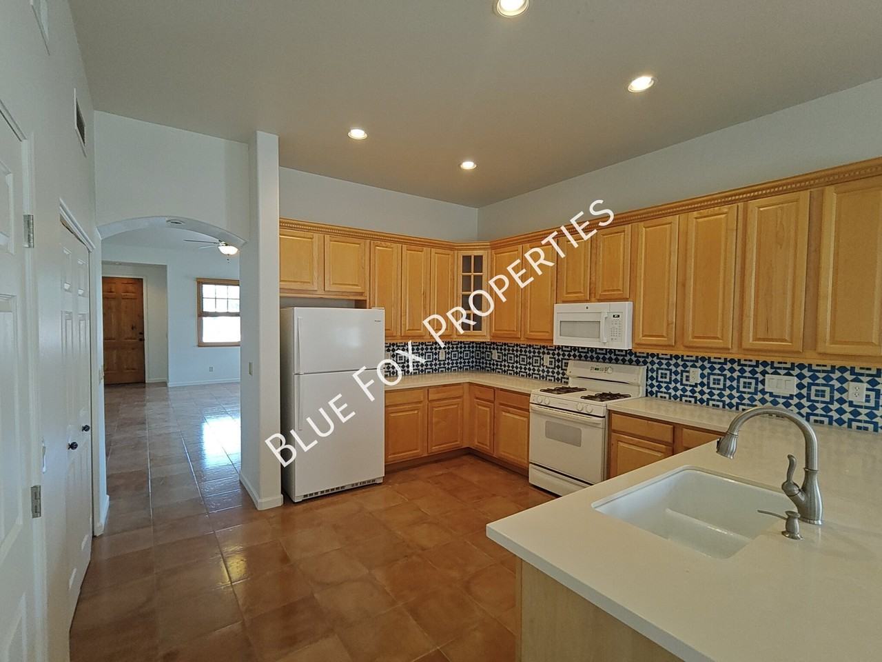 850 N 2nd Ave - Photo 2 of 44