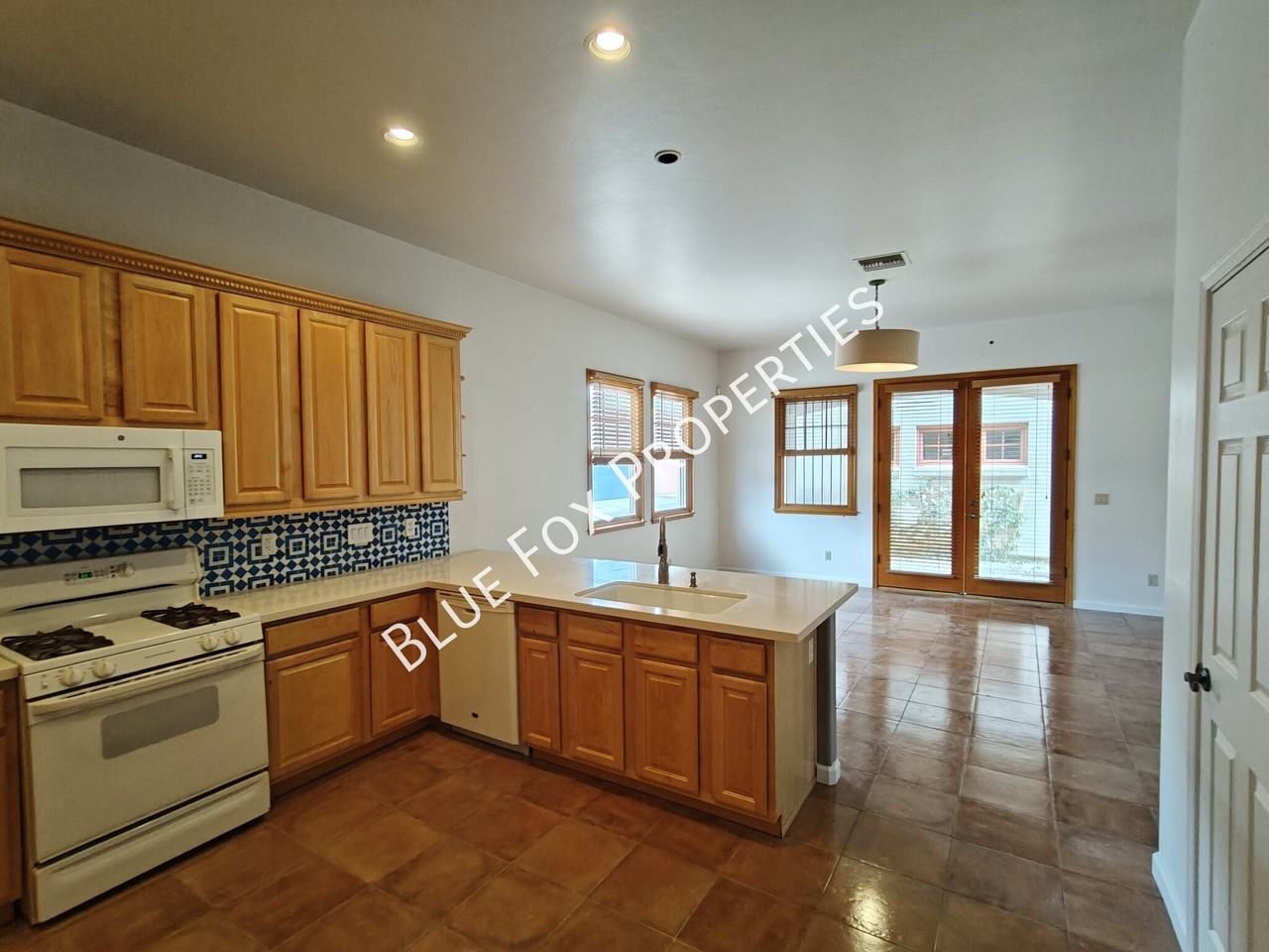 850 N 2nd Ave - Photo 6 of 44