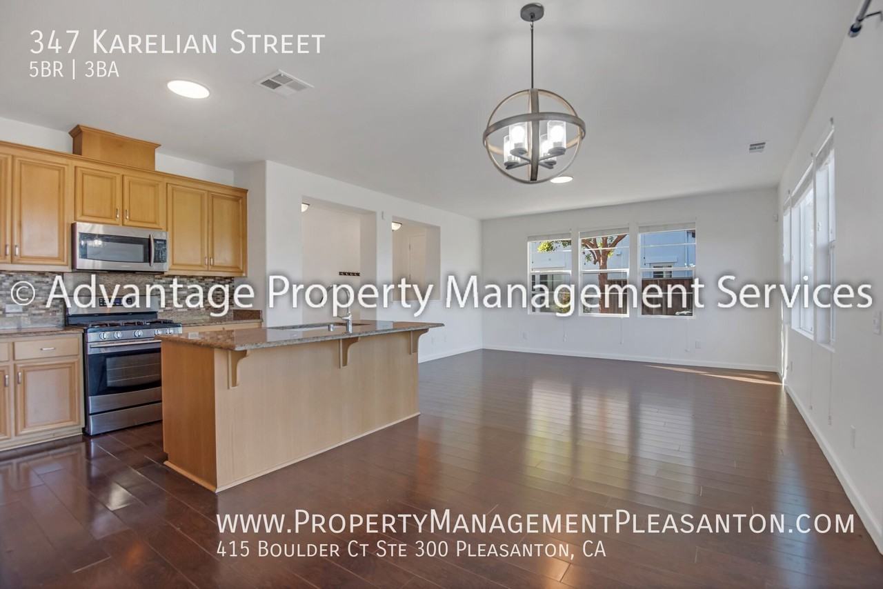 347 Karelian St - Photo 4 of 30
