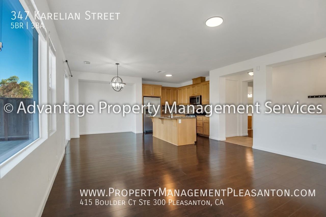 347 Karelian St - Photo 5 of 30