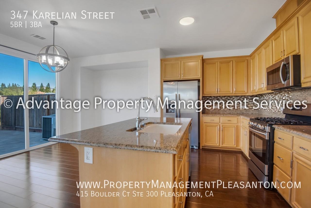 347 Karelian St - Photo 6 of 30