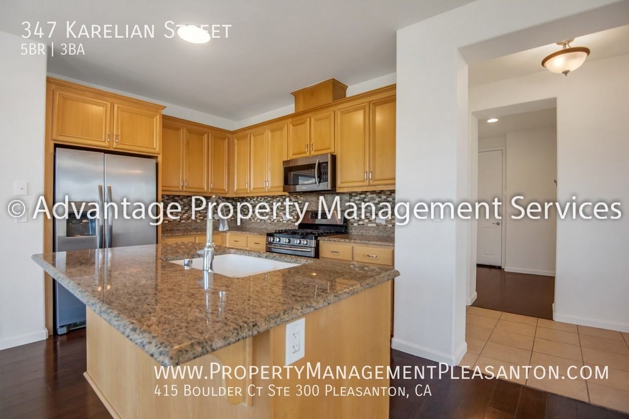 347 Karelian St - Photo 7 of 30