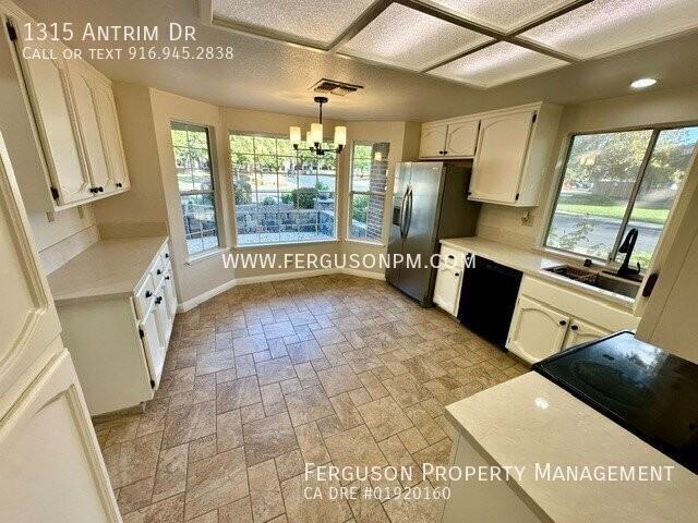 1315 Antrim Dr - Photo 3 of 19