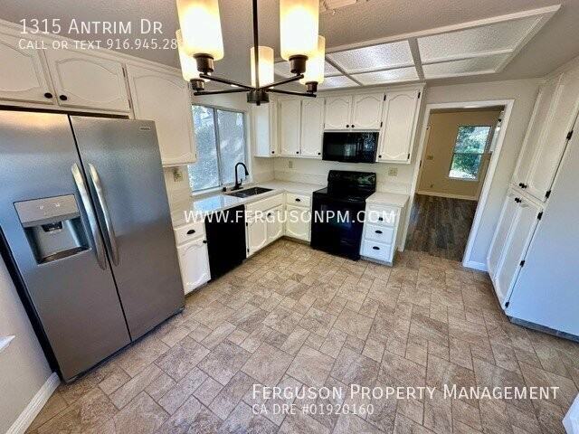 1315 Antrim Dr - Photo 4 of 19