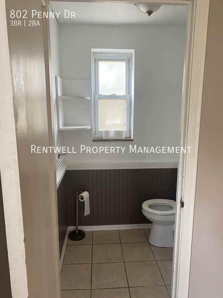 802 Penny Dr - Photo 7 of 12