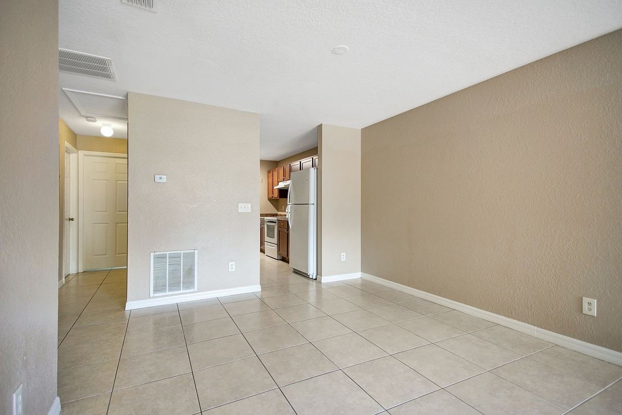 823 Douglass Ave - Photo 4 of 14
