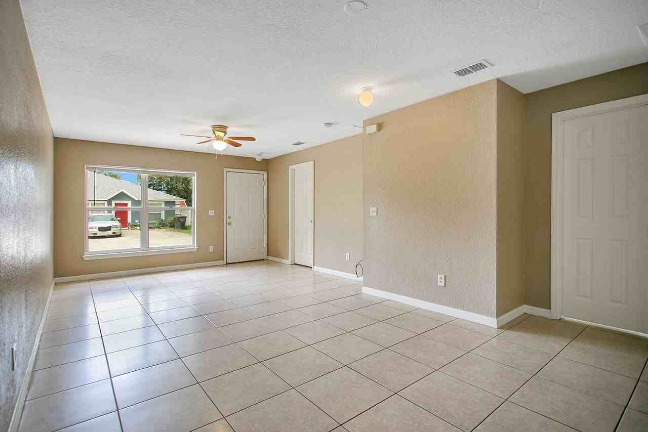823 Douglass Ave - Photo 5 of 14