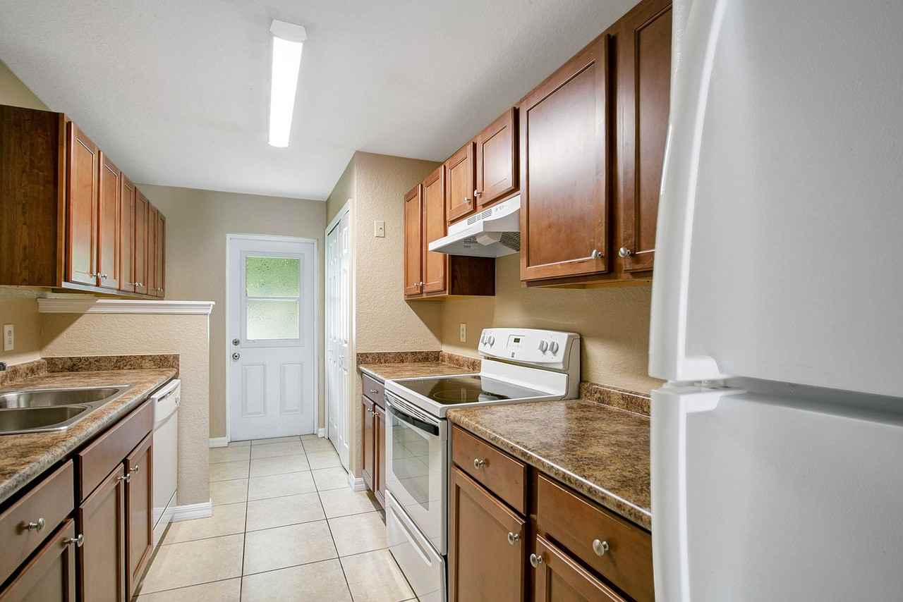823 Douglass Ave - Photo 7 of 14