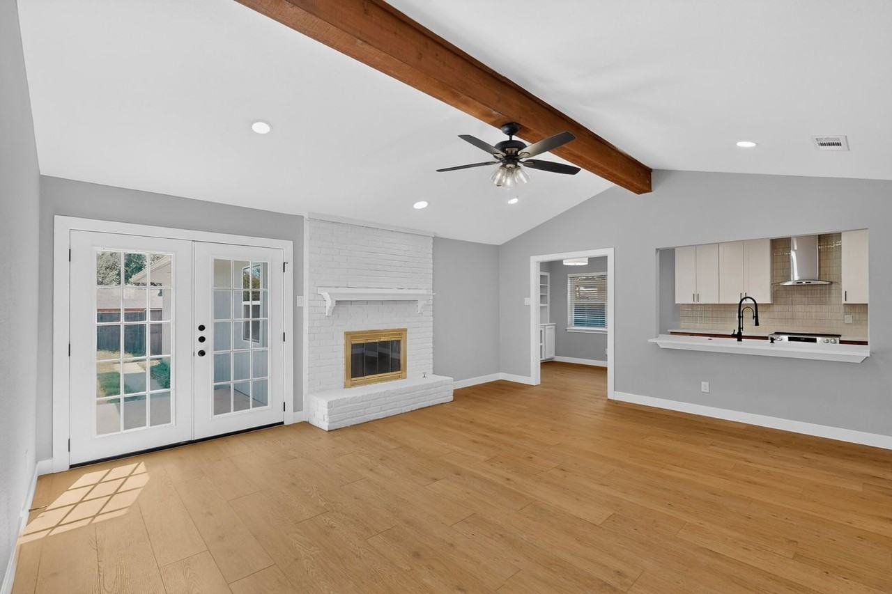 1926 Camden Way - Photo 3 of 18