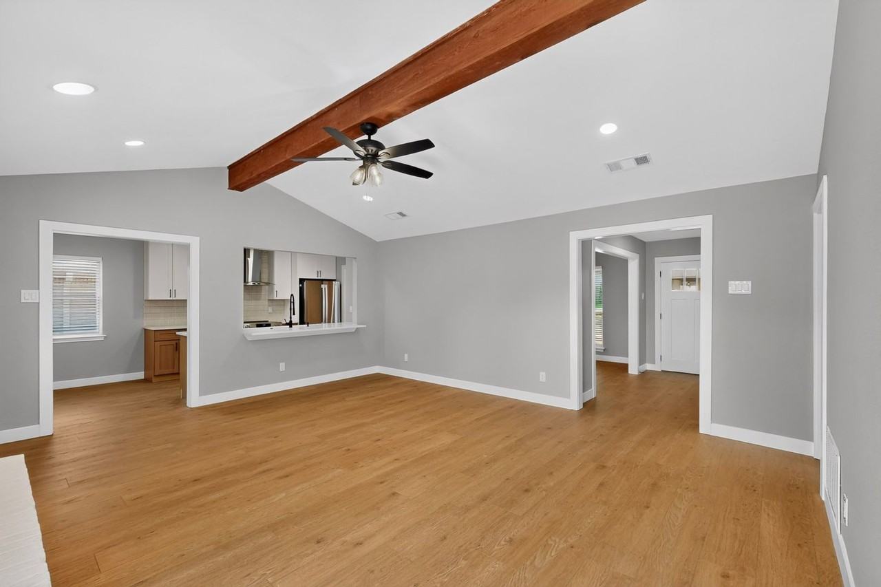 1926 Camden Way - Photo 4 of 18
