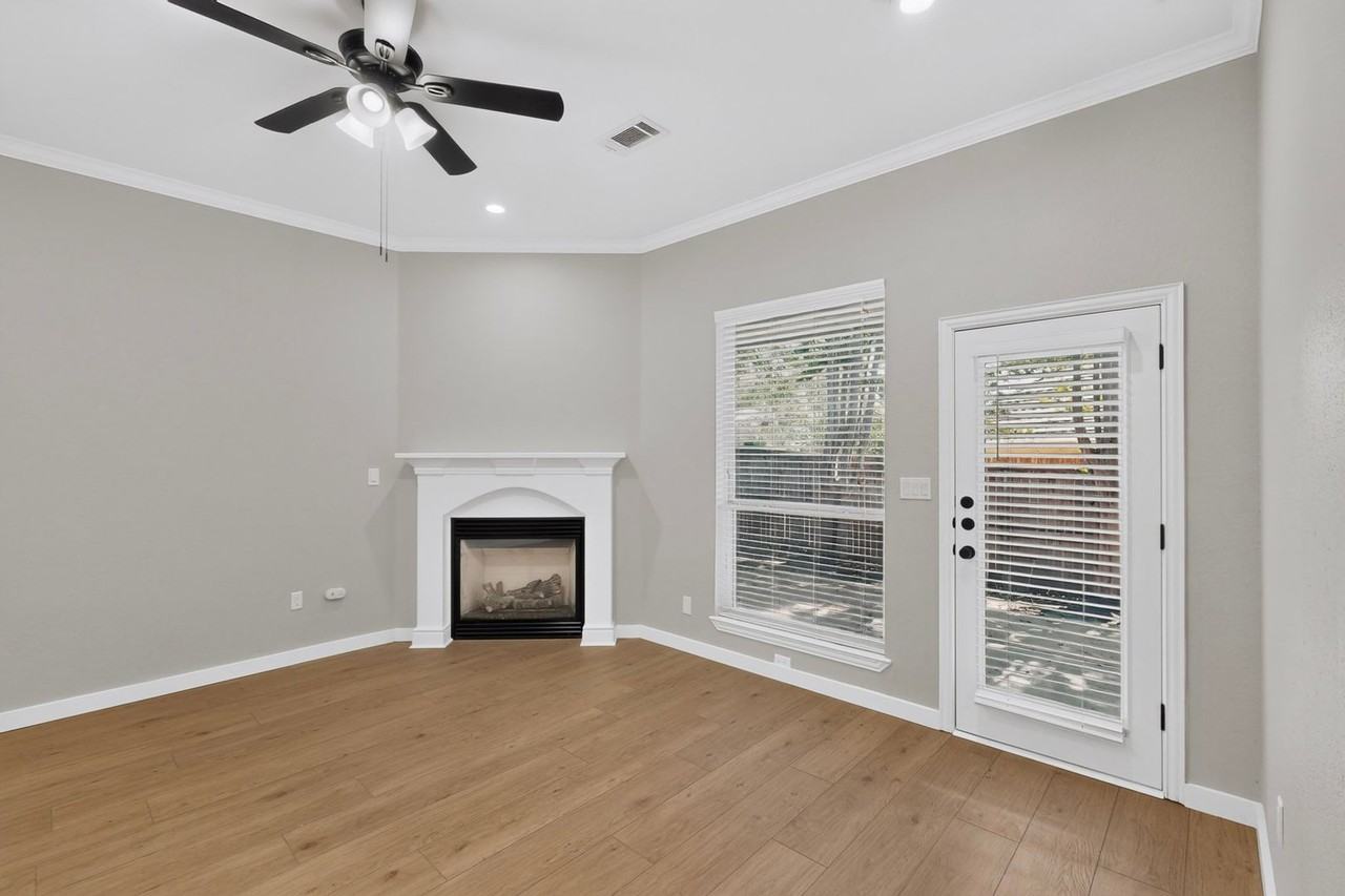 612 Wyndham Cir - Photo 4 of 18