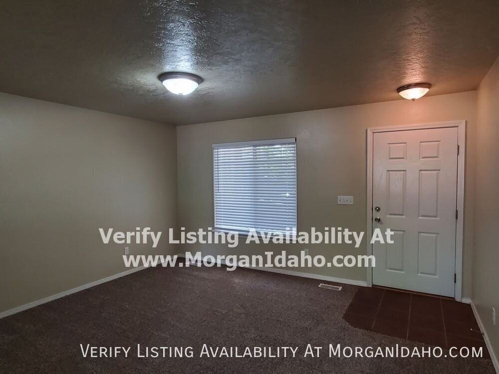 728 E Chateau Dr - Photo 2 of 14