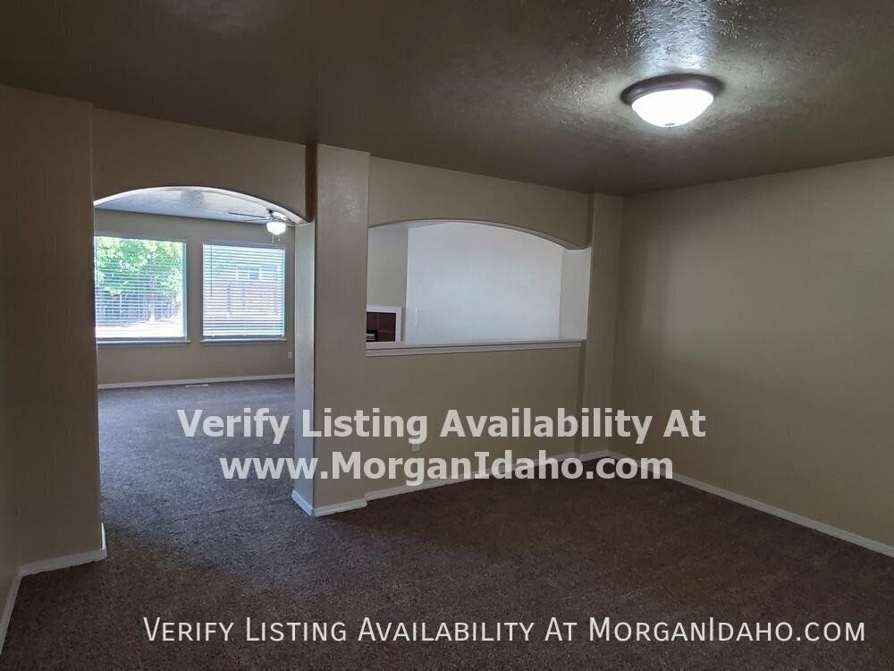 728 E Chateau Dr - Photo 3 of 14