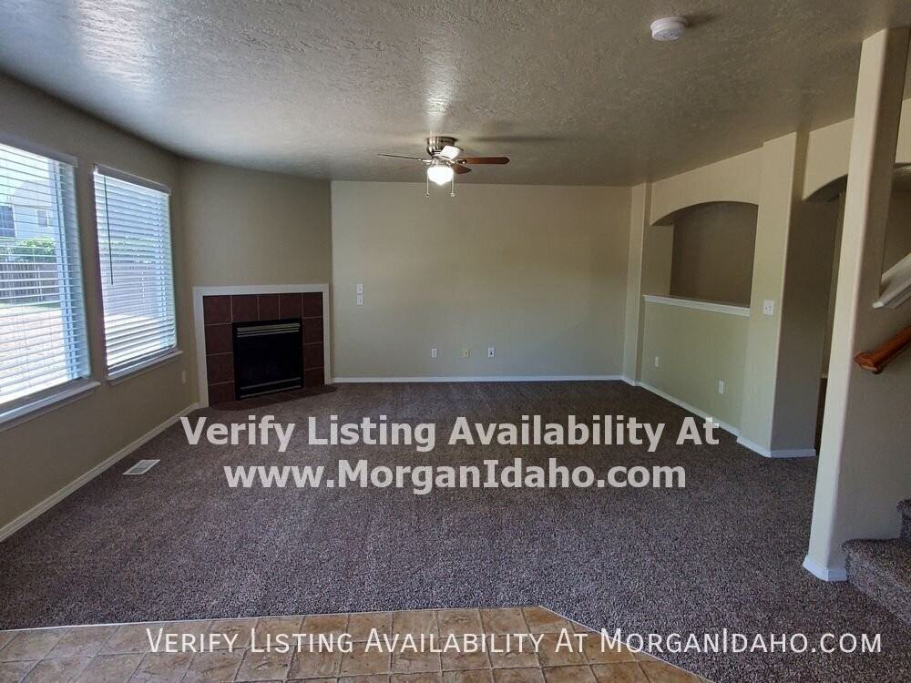 728 E Chateau Dr - Photo 4 of 14