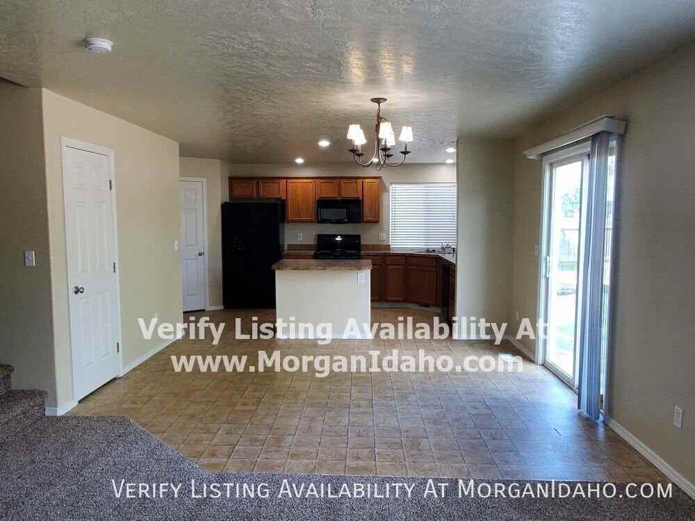 728 E Chateau Dr - Photo 5 of 14