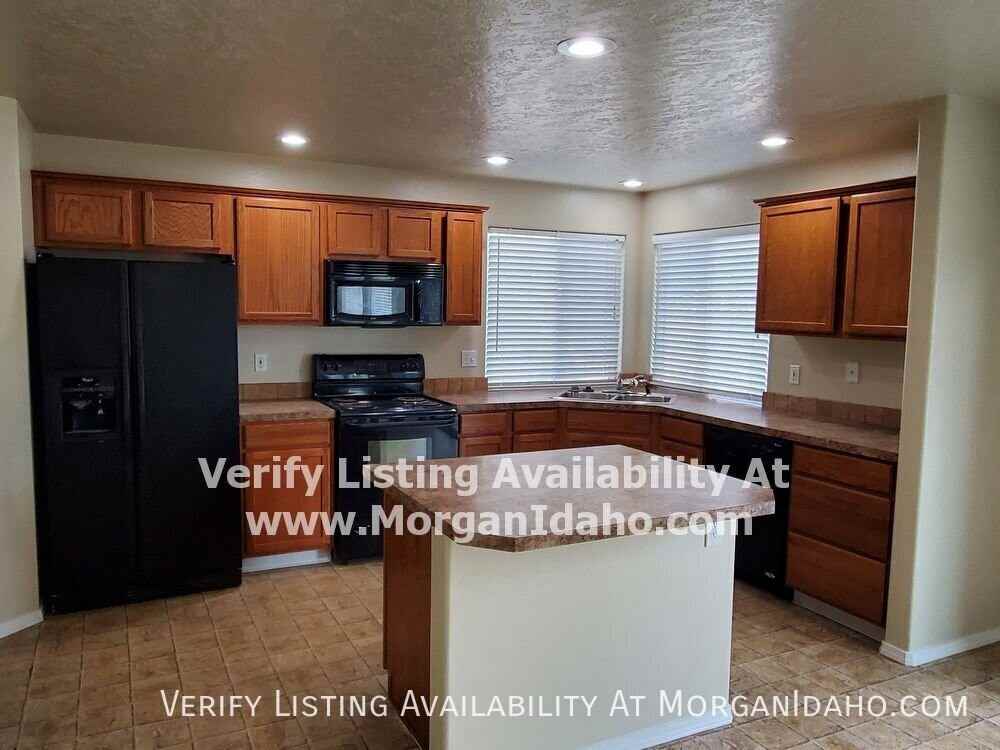 728 E Chateau Dr - Photo 6 of 14
