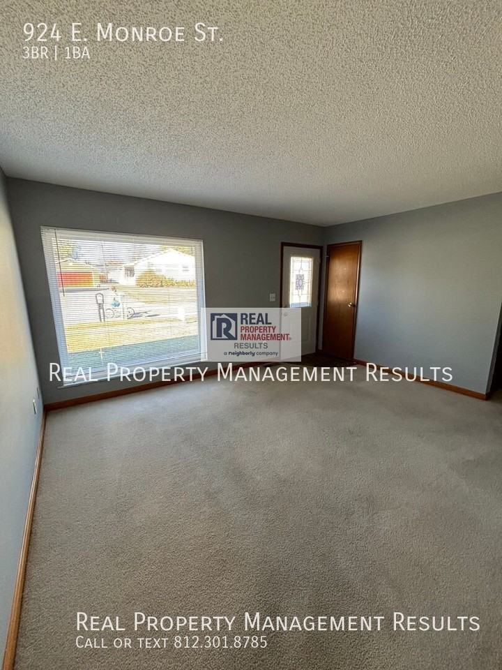 924 E Monroe St - Photo 3 of 17